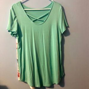 Short sleeve shirt with floral back